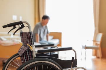 『介護に疲れた人』に見られやすい特徴4選　どう気分転換すればいい？気持ちを和らげるコツ