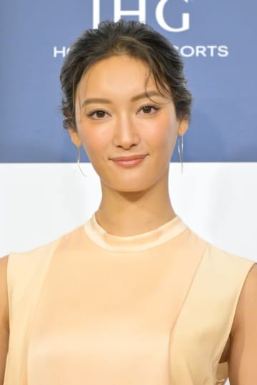 「双子姉妹です」菜々緒と人気タレントの2ショットにファン騒然「そっくり過ぎて？ わからなーい」「みさえとむさえみたい」