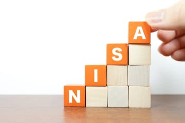 子どものためにNISAで「月2万円」積み立てたい！ 利回り「3％・5％」で20年後の資産はいくらになる？ 子どもに渡すと“税金”がかかるかも解説
