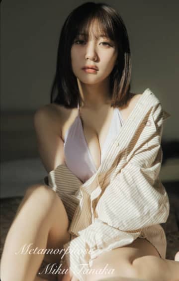 田中美久、美バスト際立つアンニュイSHOTに釘付け！「変化」をテーマに大人の魅力が漂う