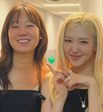 コン・ヒョジン、BLACKPINKのコンサートを観覧！ロゼとのツーショットが話題に