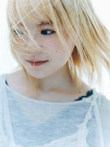 たかはしほのか（リーガルリリー）の弾き語りライブ "sudeni"、今年は京都、東京、金沢の3カ所で開催決定。登録有形文化財、教会や美術館といった特別な場所で行なう単独公演