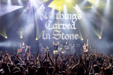 【ライブレポート】Nothing’s Carved In Stone、UNISON SQUARE GARDENを迎えたツーマンツアー＜Hand In Hand Tour＞最終日に白熱の火花「一人ひとりの心に届く演奏を」