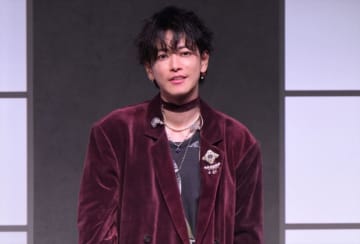 佐藤健「爆発的なヒットを生む作品を作るつもりで頑張った」　『グラスハート』世界最速試写会にサプライズ登場