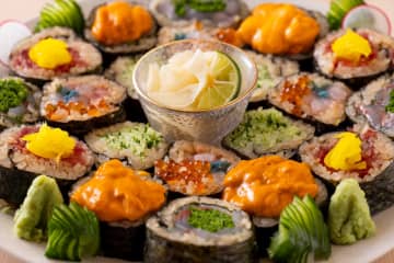 【日本古来の調理法「原始焼き」と海鮮を満喫】石川県金沢市に「能登前寿司と原始焼き 鮨 湊崎」オープン