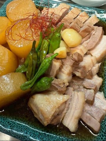 お盆には、ばあちゃんの大根と豚肉の煮物！
