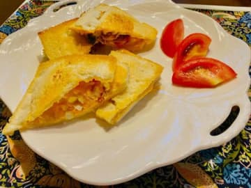 超簡単で美味しい！食パンで作る、中はモチっと外はカリッと「カルツォーネ」