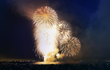 横須賀の開国花火大会、協賛席の受け付け開始　うみかぜ公園に2460席