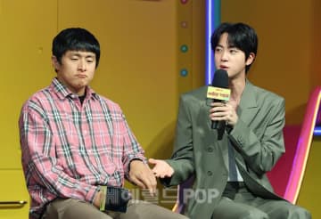 「BTS」JIN、キアン84に送った伝統酒の本数がスゴい…贈り物もワールドクラス