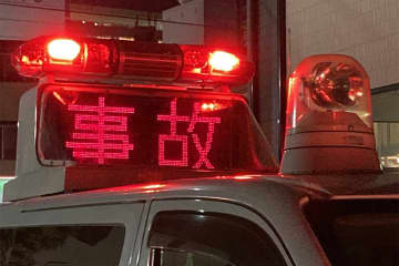 神奈川県愛川町の圏央道外回りで4台が絡む玉突き事故　トラック運転手の男性が死亡、3人が重軽傷　