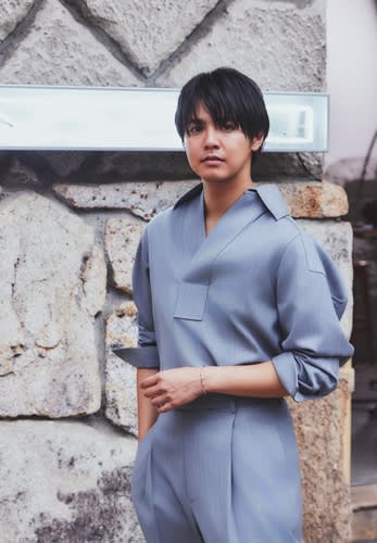 片寄涼太、初ソロ・アルバム『Bouquet』リリース記念アート展覧会開催