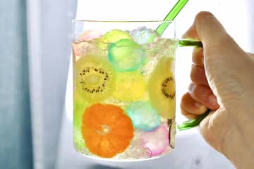 しゅわしゅわ！まるでステンドグラスのような「フルーツポンチゼリー」の作り方