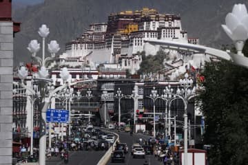 観光ブームに沸く「天空の聖地」外国人の立ち入りを制限する秘境チベットの今