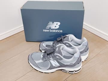 オンにもオフにも使える！New Balanceのグレースニーカーは最強！