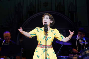 神野美伽　笠置シヅ子演じる舞台「『SIZUKO！ QUEEN OF BOOGIE』～ハイヒールとつけまつげ～」開幕