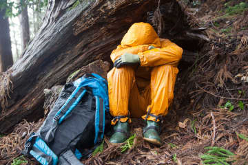 外国人登山者が 富士山 に登るも、”疲れて” 動けず『救助要請』 ネットでコメント殺到「インバウンドの奴らは富士山登山を甘く考えているんだよ…」「入山料とともに保険も加入するようにルール改正するべき」