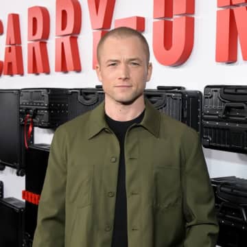 タロン・エジャトン、母の許可を得られずタトゥーを断念