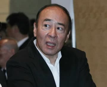 モト冬樹、保護犬エルちゃんの成長に感激「自分で階段を上がって2階まで来た」