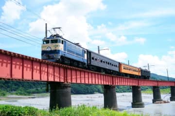 大井川鐵道、大人気「ブルートレイン急行」 秋にも追加運転を決定！