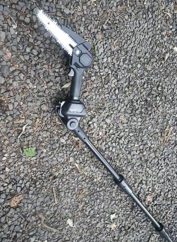 折れた高枝切りノコギリの代わりに高枝切りチェーンソーで伐木してみた