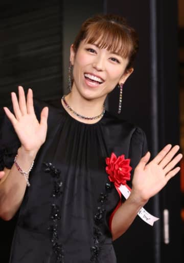 「指毛生えてて親近感！」若槻千夏の手元にSNS共感「うれしい指毛仲間」「抜け感が最高に素敵」