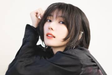 櫻坂46・藤吉夏鈴、髪色チェンジを報告「綾波レイみたい」「水色になってる」