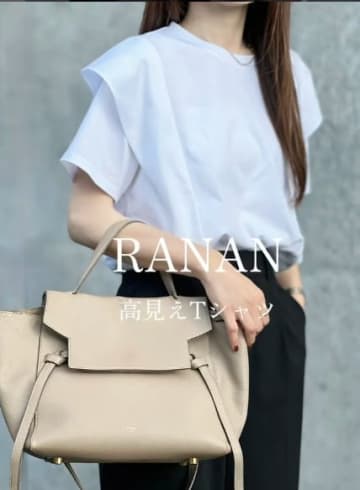 ひとクセ白Tシャツで差をつける！肩まわり華やぐモノトーンバランス【40代の毎日コーデ】