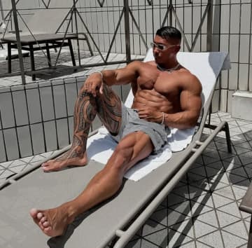 「怖過ぎるわ」寺島遼、バキバキの肉体美がもはや『恐怖』の域に。ファンから驚愕と絶賛の声