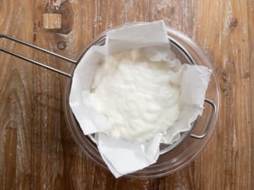 クリームチーズなしでもコク甘なのにカロリーは1／2！レアチーズ風ヨーグルトケーキのレシピ