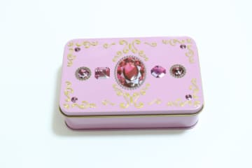 セリアさんこれじゃ“中身より缶が主役”になっちゃうよ！思わず自分用に買っちゃったギフト缶