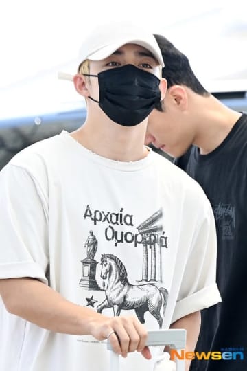 【PHOTO】SEVENTEENのS․COUPS、海外スケジュールのためアメリカへ出国（動画あり）
