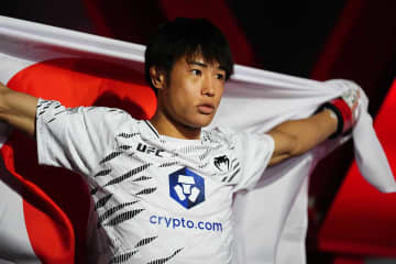 【UFC】完勝した平良達郎、バックステージで見せた“涙”が話題に……松根代表が激励「中村倫也と一緒に日本人の強さを示した」