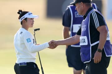 ３日目単独トップの山下美夢有に海外から思わぬサプライズ！ 英放送局がバースデーケーキで24歳を祝福【全英女子オープン】