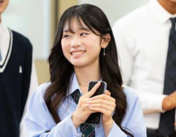 「あの爆モテ女子だ！」スタイル抜群・男子4人が夢中になった清楚系JK、大人っぽくなった姿に男子らがざわつき「かわいい」『今日好き』夏休み編2025第1話