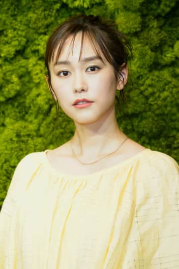 桐谷美玲「7回目の結婚記念日」を報告→夫婦ショットに「いつまでも素敵な2人」「ほんと憧れの夫婦」と大反響