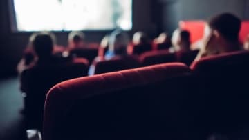 ひろゆき、劇場版アニメ「鬼滅の刃」大ヒットで『日本映画がアニメに負けている理由』を暴露…ネットでも”キャストに合わせた脚本”が議論に「演技がひどい人間が平気で出てくる」「日本映画の人材不足を疑わざるを得ない」「実写映画の低空飛行的な興行が悲しい」