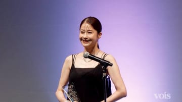 【動画】松本若菜、ジュエリー賞受賞に「高揚感」　4500万円のバングルにキャミドレスで授賞式