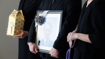 元商社マンの父が急逝…「住民票も実印も遺言もない」40代姉妹が〈8,000万円の遺産相続〉を乗り越えるまで【相続の専門家が解説】