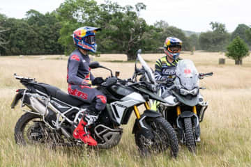 【トライアンフ】ジョニー・ウォーカーが Tiger 900 Rally Pro で「レッドブル・ロマニアクス」に参戦し総合2位を獲得！