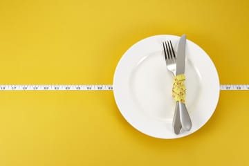 平日ランチは毎日「コンビニ」。気づけば“月1万円超”ですが、手軽さを取るのは“損”なのでしょうか？