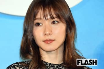 松岡茉優、お笑い特番の “痩せ姿” に「夫婦でビジュ変」の気配…結婚直後に “お忍びデート” もテレビでは「既婚者イメージ」封印