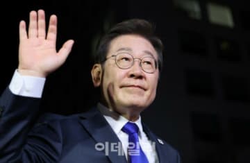 夏休み始まる李大統領…ゴルフを練習しながら米韓首脳会談を準備＝韓国