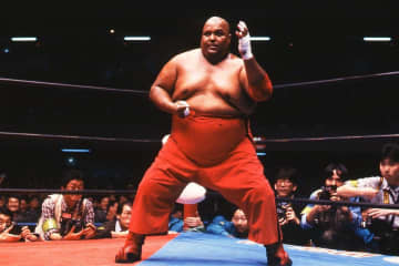 「痩せててビックリ」伝説悪役レスラーの“激変”姿にファン騒然 ２ショット撮影した武藤敬司「ちょっとショック」