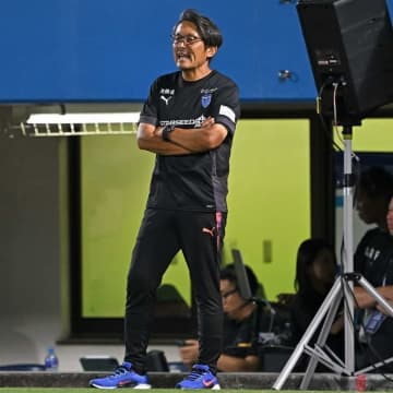 考えて、考えて、考えて。横浜FCの指揮官は頭を巡らせる。勝点を掴むために「自分たちの一番ストロングで勝負しなければいけない」