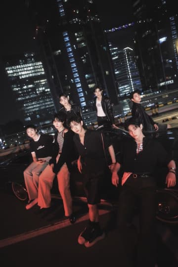 EVNNE、タイトル曲「How Can I Do」MV公開…⾃信あふれるパフォーマンスに注目