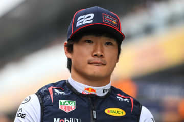 【F1】「正直、かなりイライラ」“２週連続”の無線ミスに角田裕毅が苦言！　グリップ不足改善へ緊急シム作業も「もう同じようなレースしたくない」