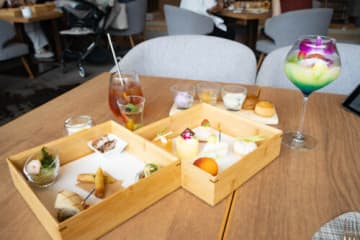 ヒルトン発祥ピニャ・コラーダをスイーツにアレンジ　ヒルトン東京ベイ「サマーアフタヌーンティー」