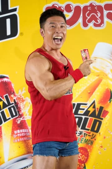 「筋肉花火」なかやまきんに君のシルエットにSNSざわつく「たーまーヤーーー」「後光がさしてる」