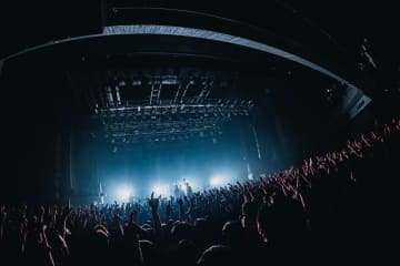 PassCode、最新アルバム『INSIGNIA』を引っ提げたツアー完走　ファイナル公演の公式レポ到着