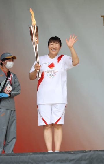 「親近感がwww」北斗晶、自宅での部屋着ショット公開→「私も家だとそう」「同じ格好してたからビックリ」と共感の声